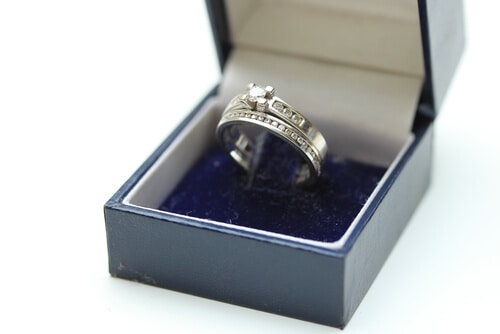 round diamond Engagement ring