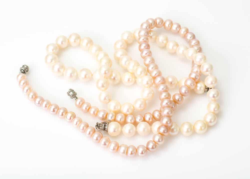 white pearl neacklace