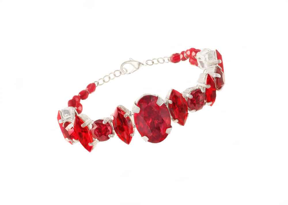 How to buy ruby jewelry