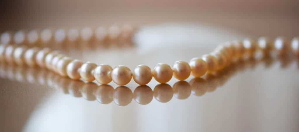 pearl necklace must have jewelry