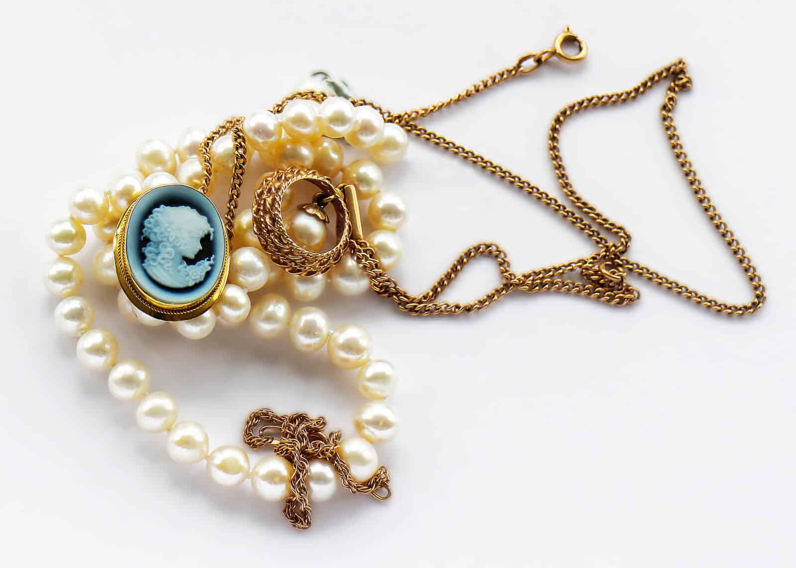 Cameo Jewelry Is Back – Here’s What You Need to Know