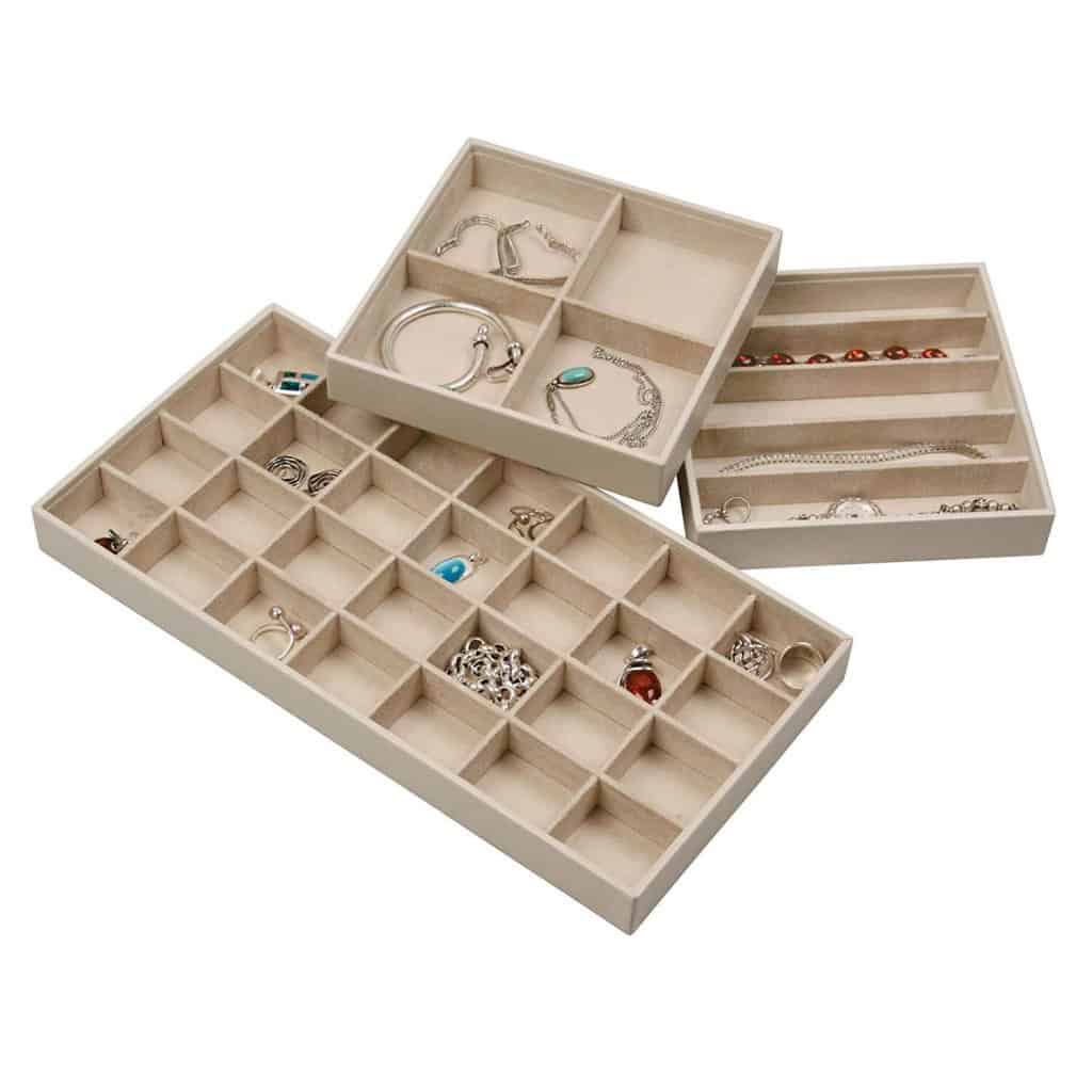 Jewelry box with compartment