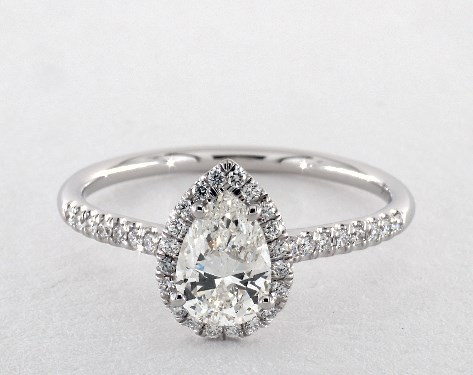 impostazione Halo per anello di fidanzamento con diamante a forma di pera