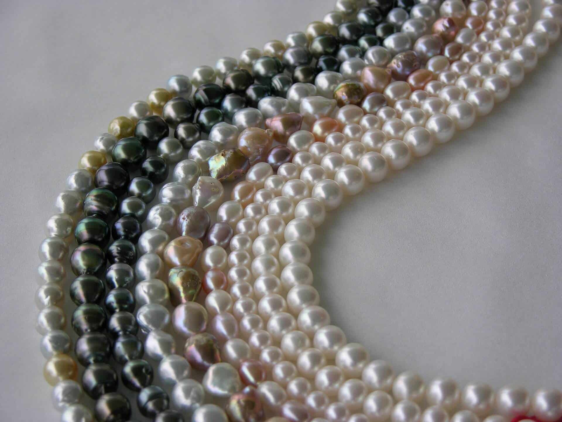 colorful pearls necklaces