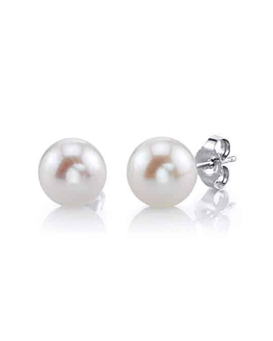 Pearl stud for wedding dress