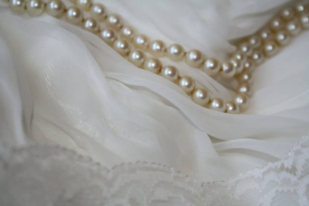 Pearl necklace for wedding day
