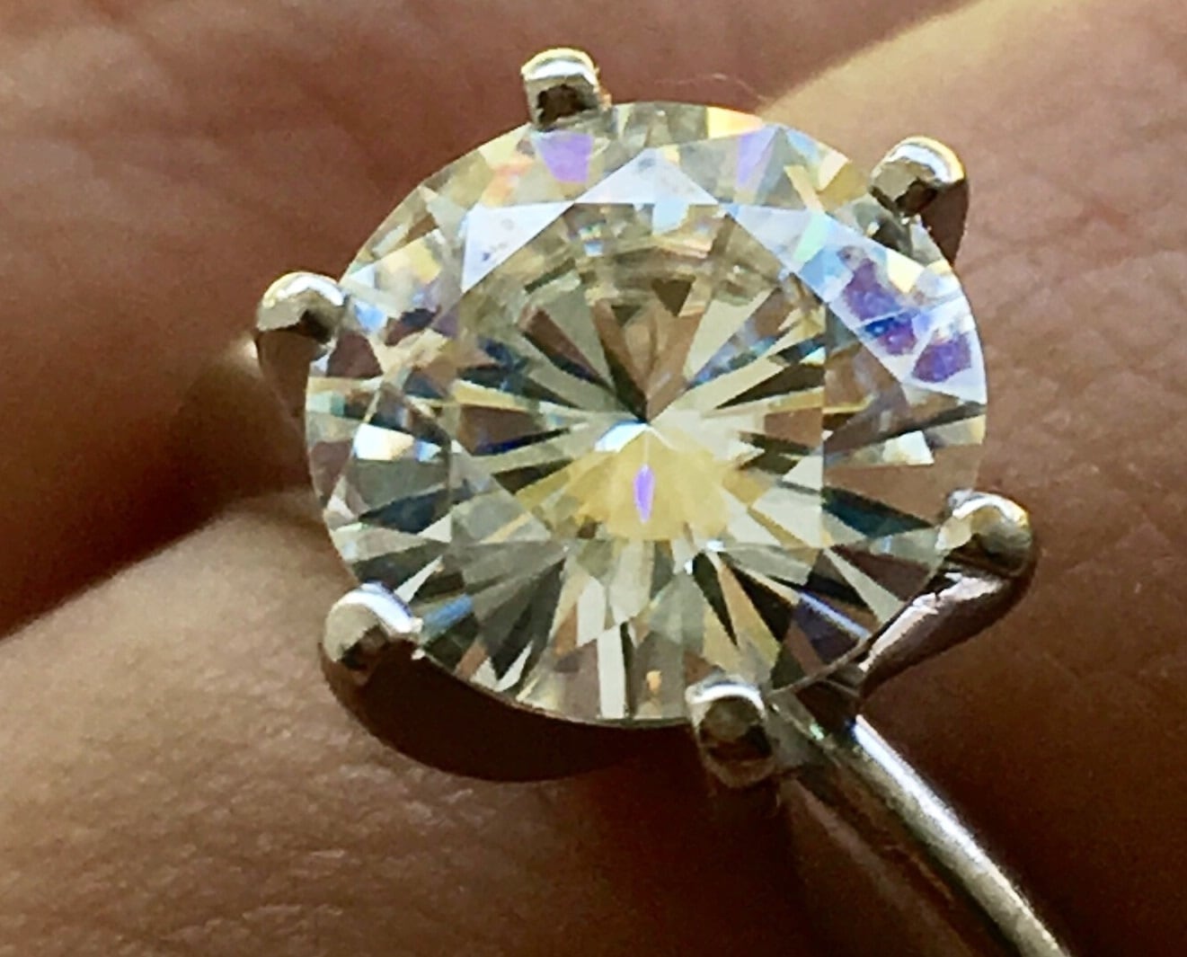 rainbow stains on a moissanite