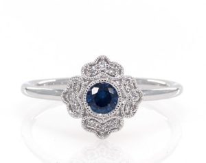 Blue sapphire ring for your girlfriend's birthday