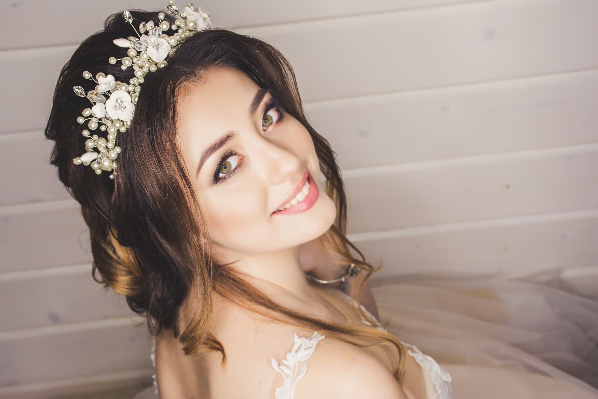 A Quick Guide to Choosing the Perfect Wedding Hairpiece | Jewelry Guide