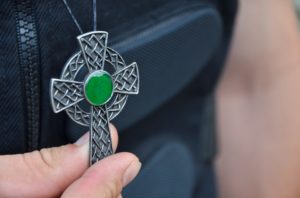 How to Choose Christian Jewelry 