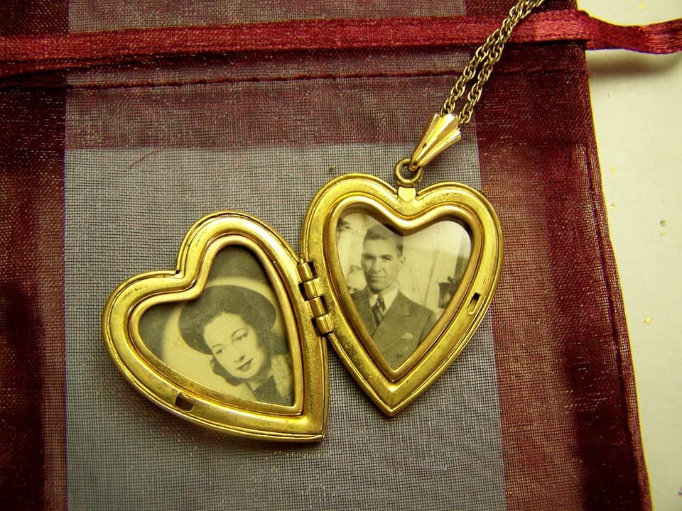 old fashioned locket yellow gold
