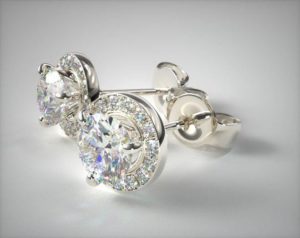 boucles d'oreilles en or blanc avec diamants