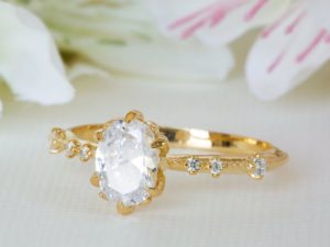 antique engagement ring can be used as all in one ring