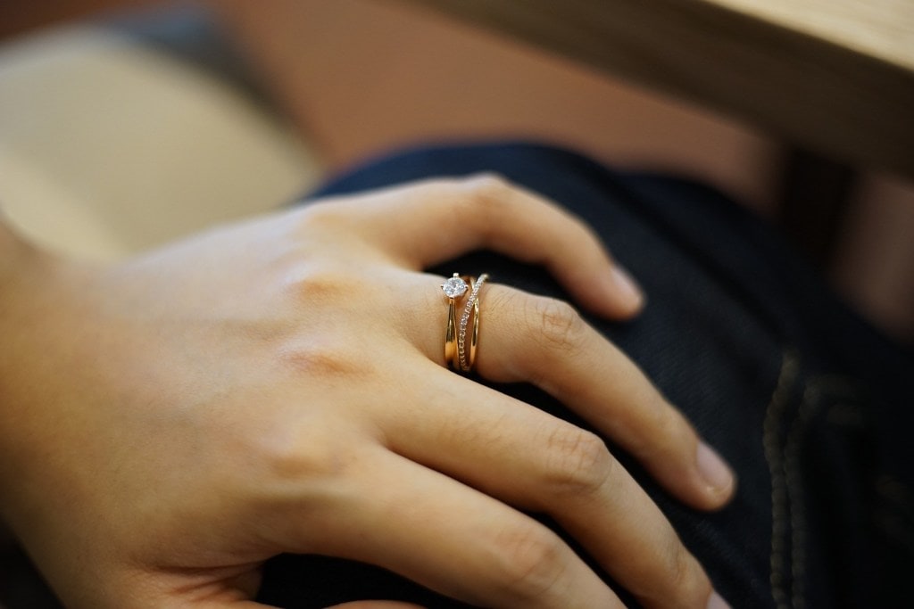 How to choose minimalist engagement ring