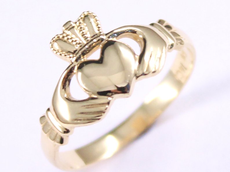 irish claddagh ring design