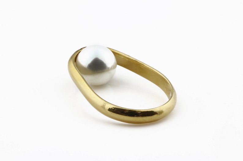 Pearl ring yellow gold