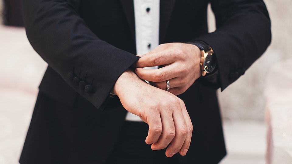 Man wearing cobalt wedding ring