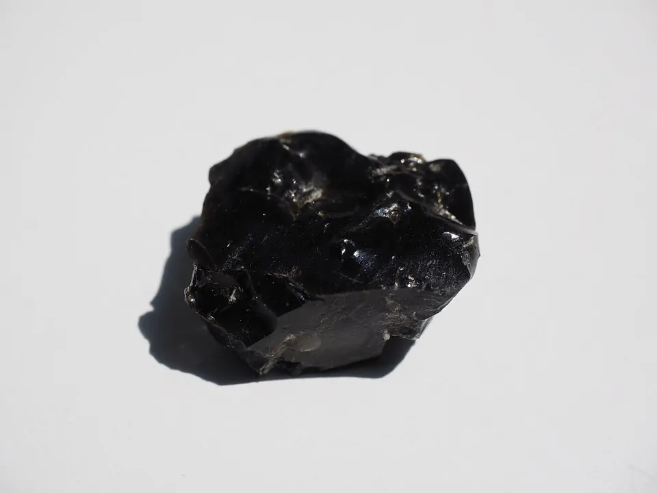 Onyx Vs Obsidian What S The Difference Jewelry Guide Onyx Vs Obsidian What S The Difference Jewelry Guide