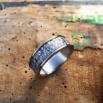 textured tantalum ring with titanium rails