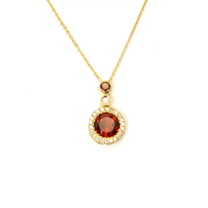 Vivid red garnet pendant in yellow gold