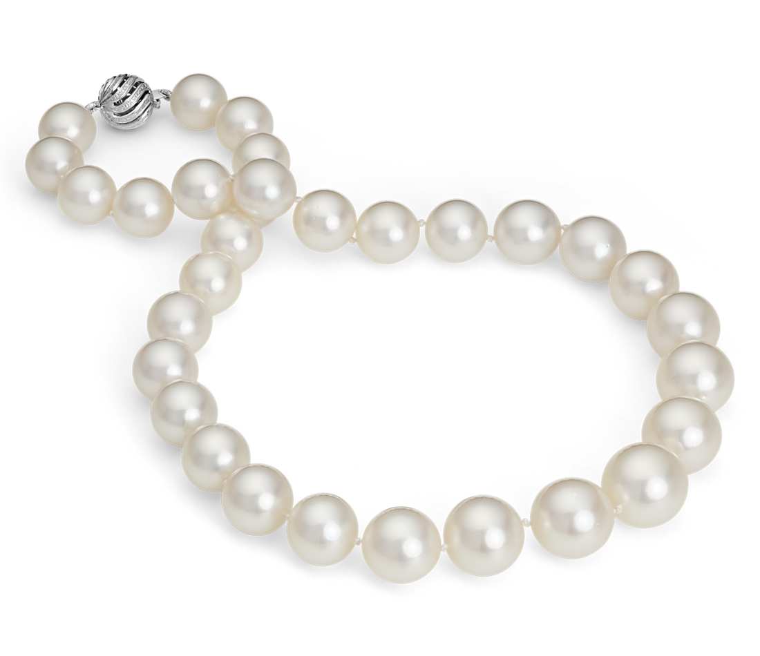 Pearl necklace with ball clasp