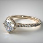 Beautiful engagement ring in yellow gold
