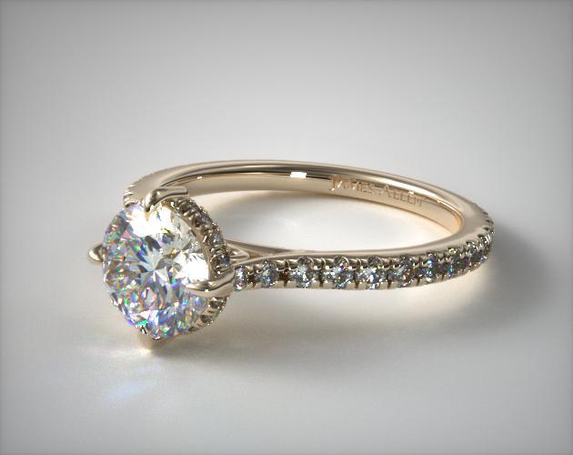 Beautiful engagement ring in yellow gold heirloom jewelry