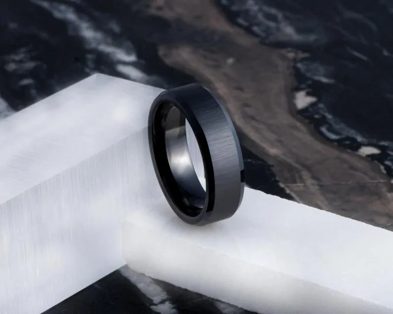 Brushed ceramic ring black