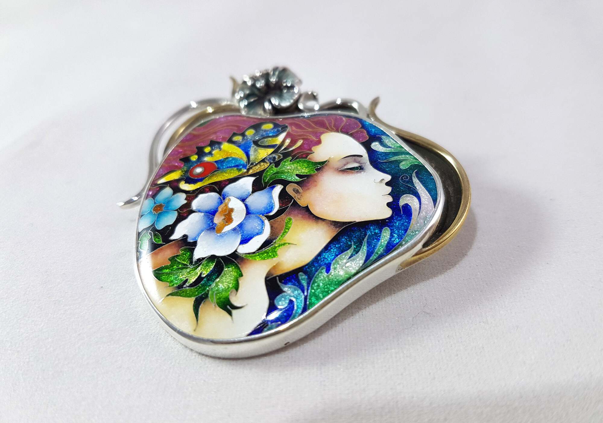 What is Enamel Jewelry? A Buying Guide Jewelry Guide