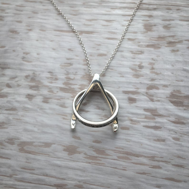 Wishbone pendant with ring holder
