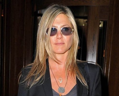 Jennifer Aniston wearing hamsa necklace