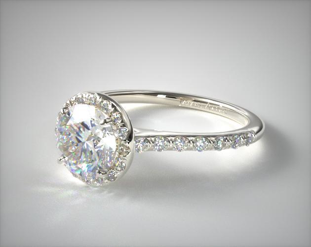 Colorless diamond round engagement ring