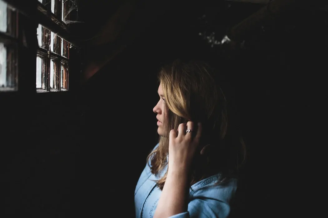 Girl wearing divorce ring