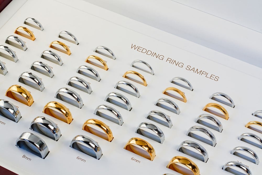 Wedding rings with different widths