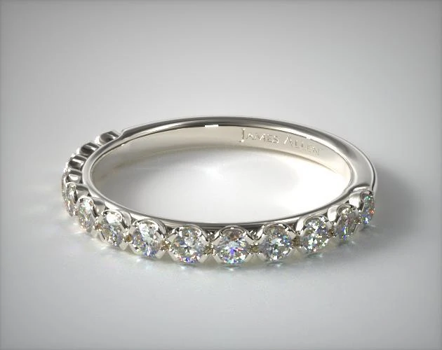 Scalloped pave wedding ring