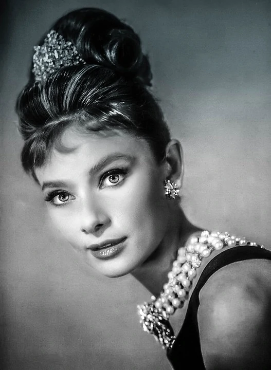 Audrey Hepburn 50s fashion icon
