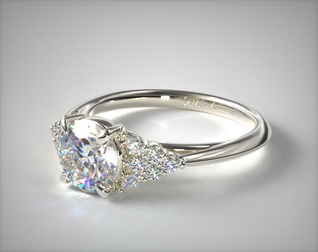 Round shape diamond engagement ring