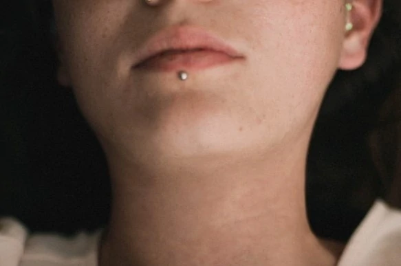 single labret piercing lip