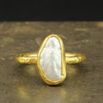 Baroque pearl ring design
