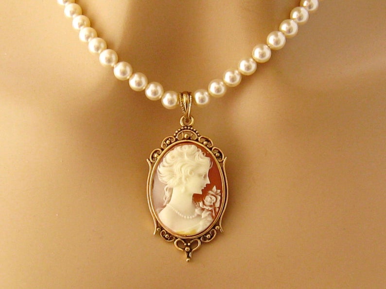 Victorian Pearl Necklace Design