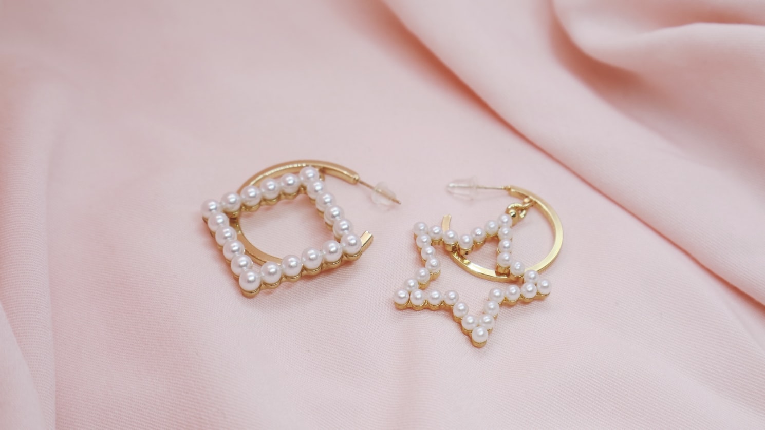 Gold pearl earrings