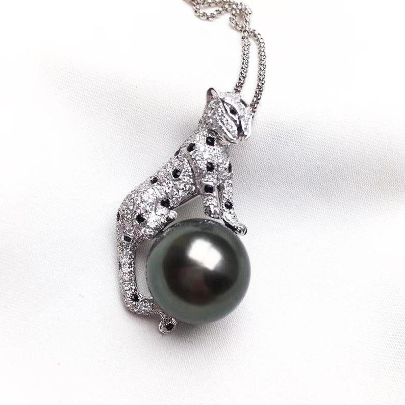 Leopard black pearl necklaces