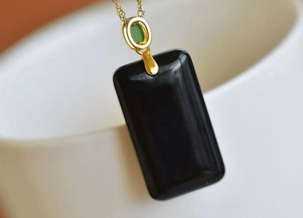 Black jade pendant