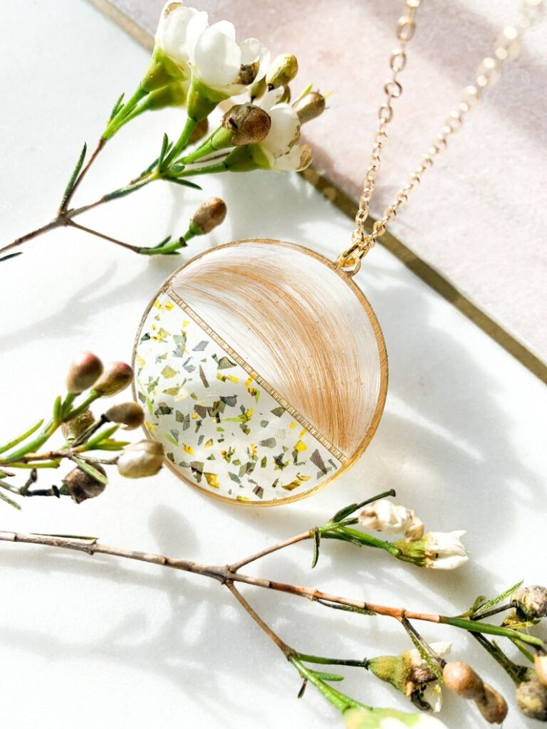 What is Mourning Jewelry? A Closer Look Jewelry Guide