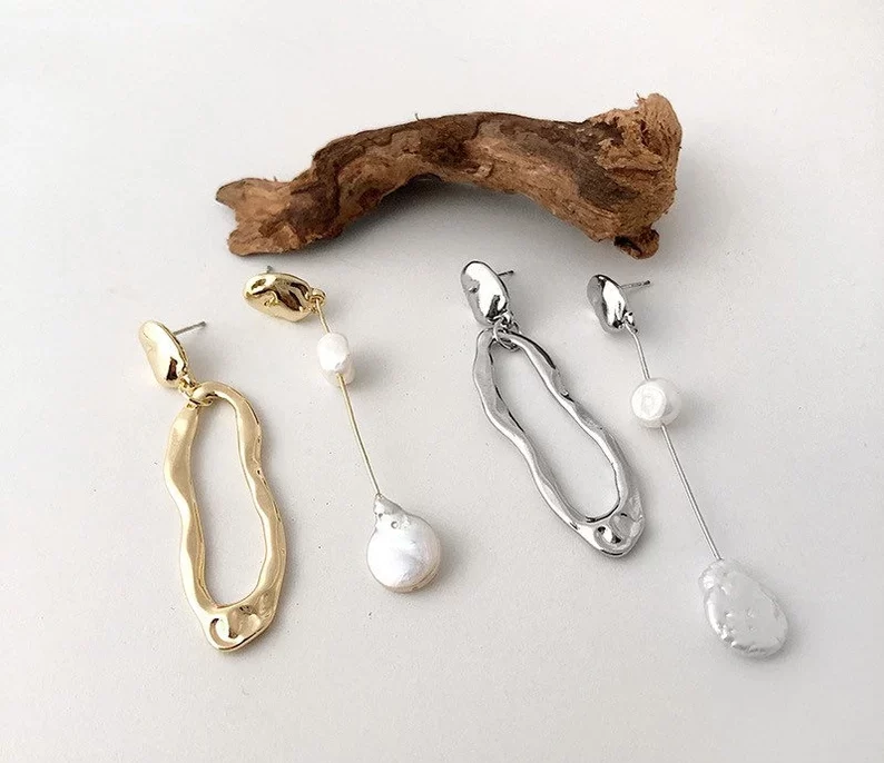 Asymmetric baroque pearl dangle earrings