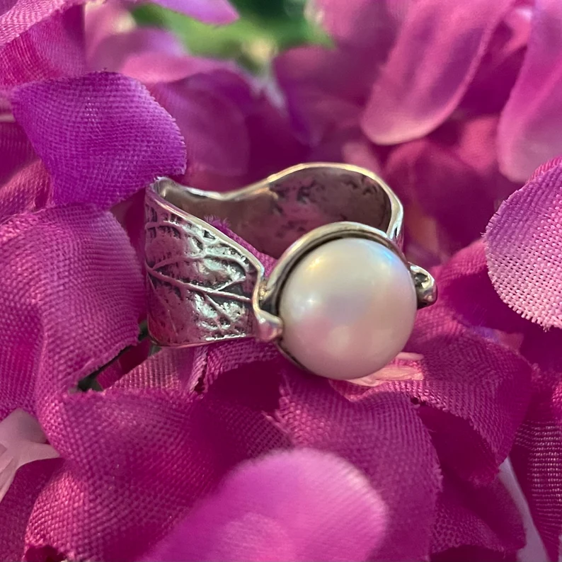 Nestled pearl leaf ring