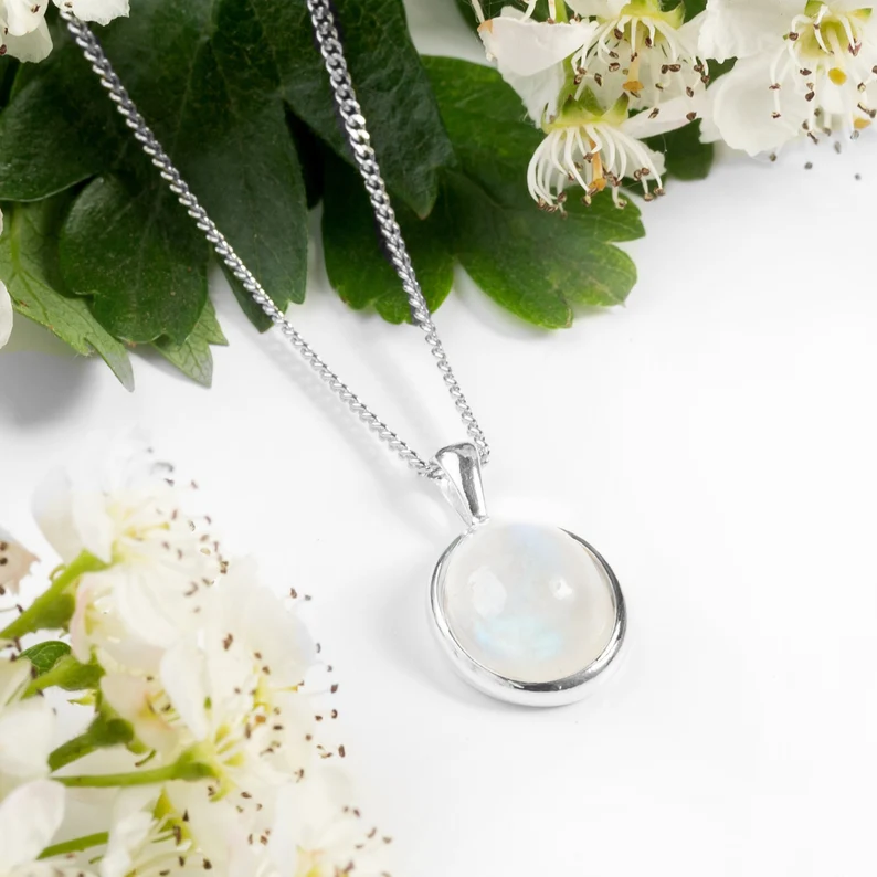 Oval moonstone necklace
