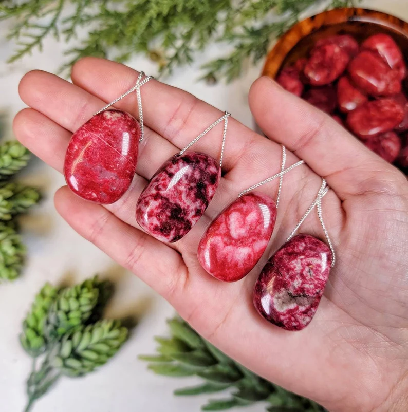 Thulite pink gemstones necklace