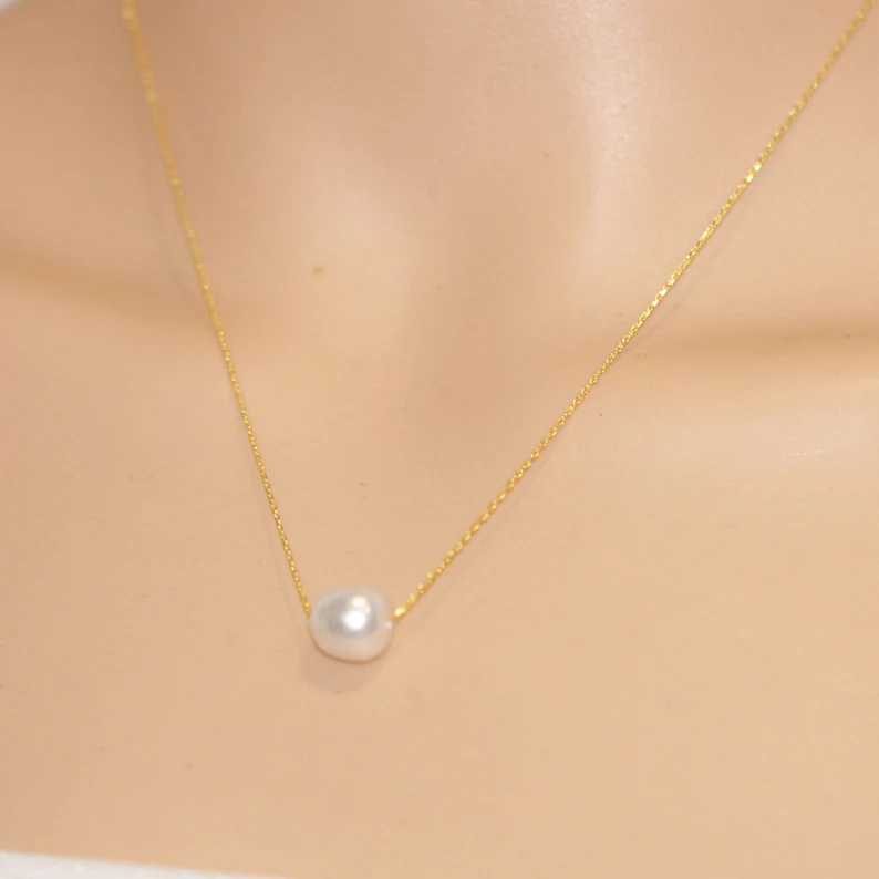 White south sea pearl necklace