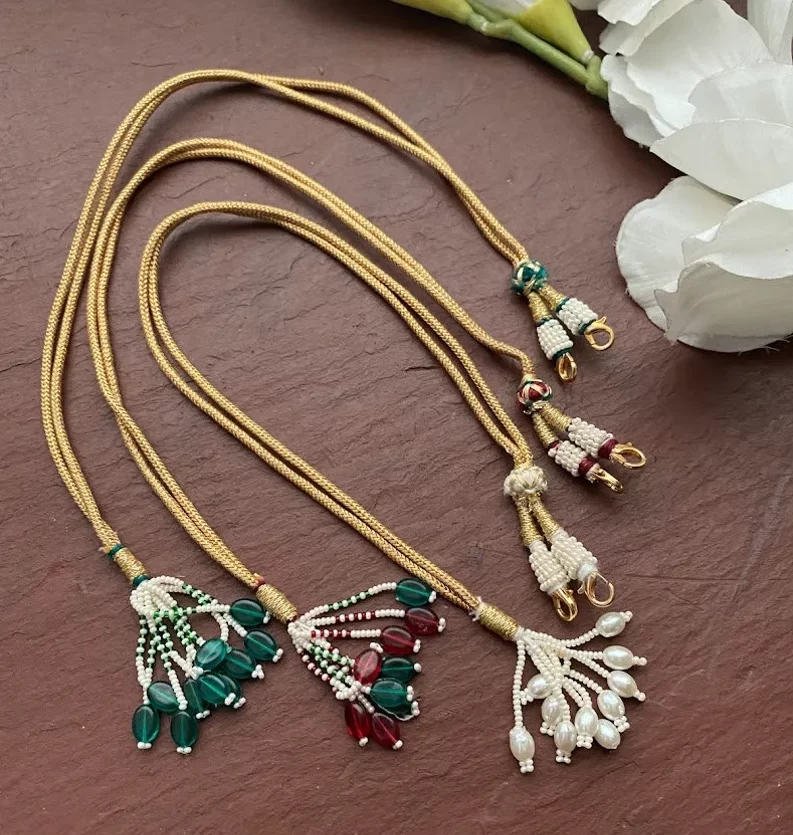 Adjustable handmade thread necklace